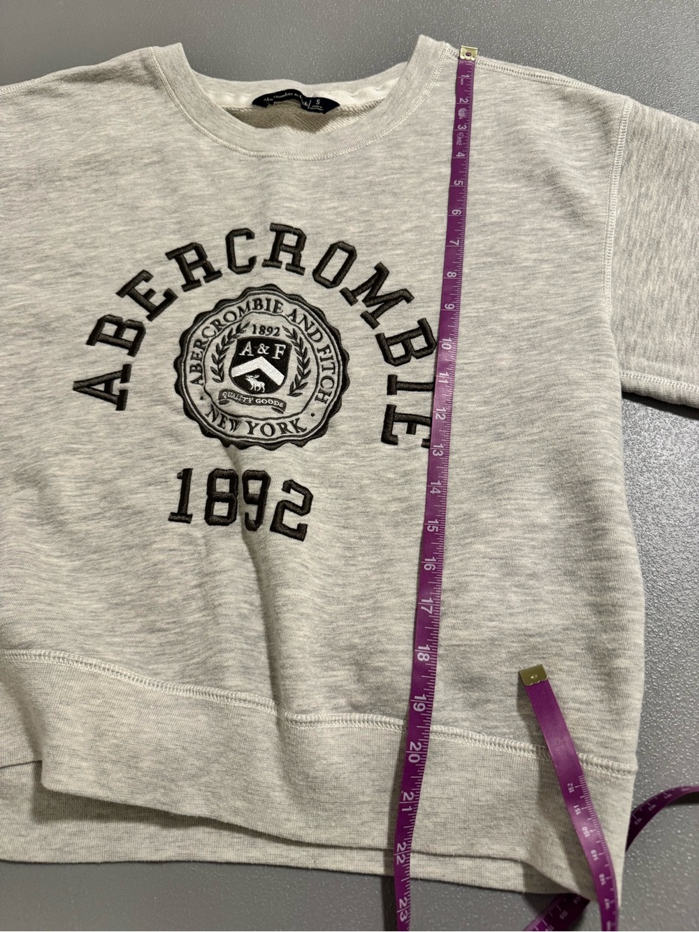 Abercrombie & Fitch Soft Heather Gray Embroidered Logo Pullover Sweatshirt S - Picture 9 of 12